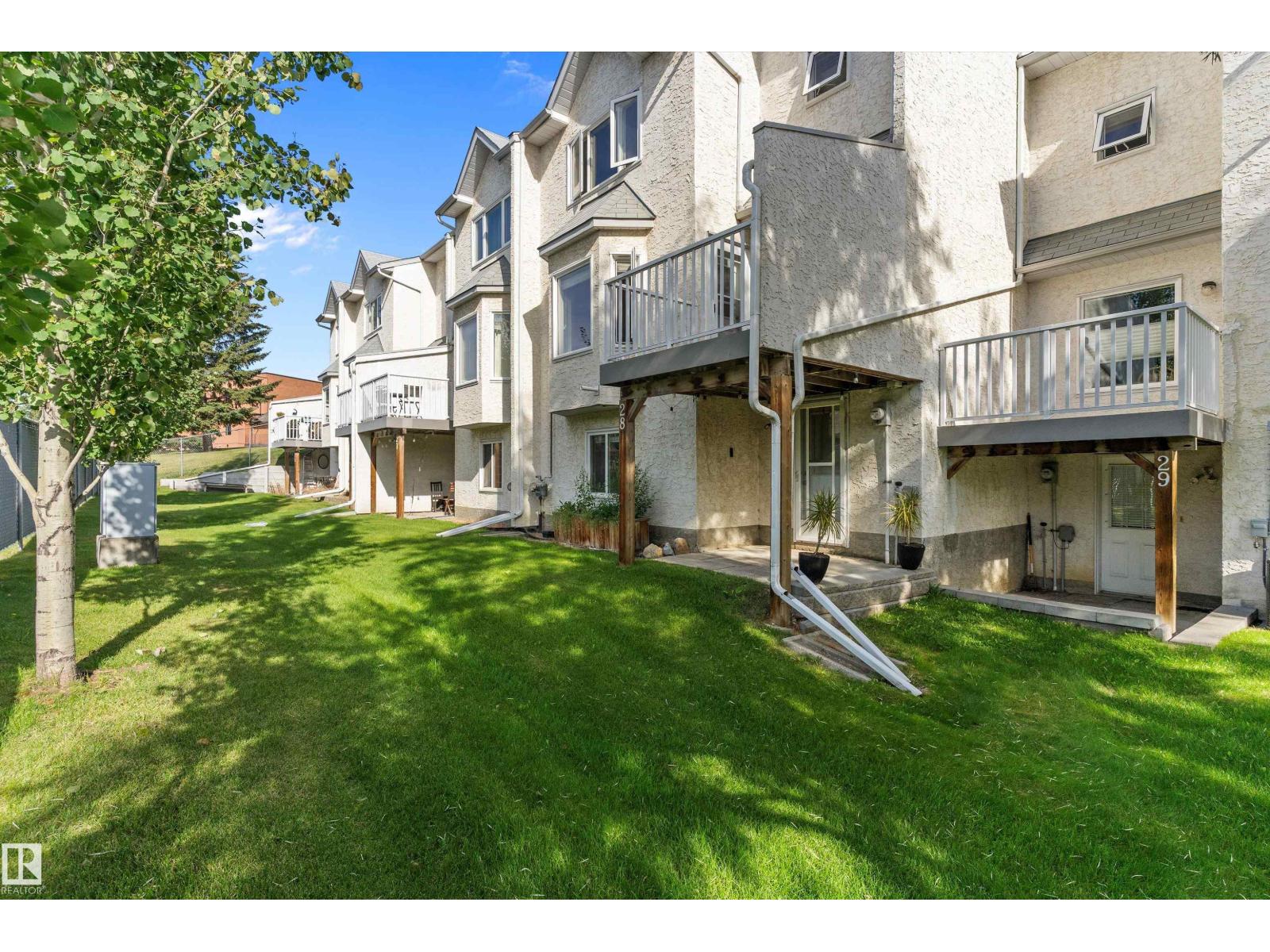 Photo 3 of 28 3520 60 St Nw, Edmonton AB