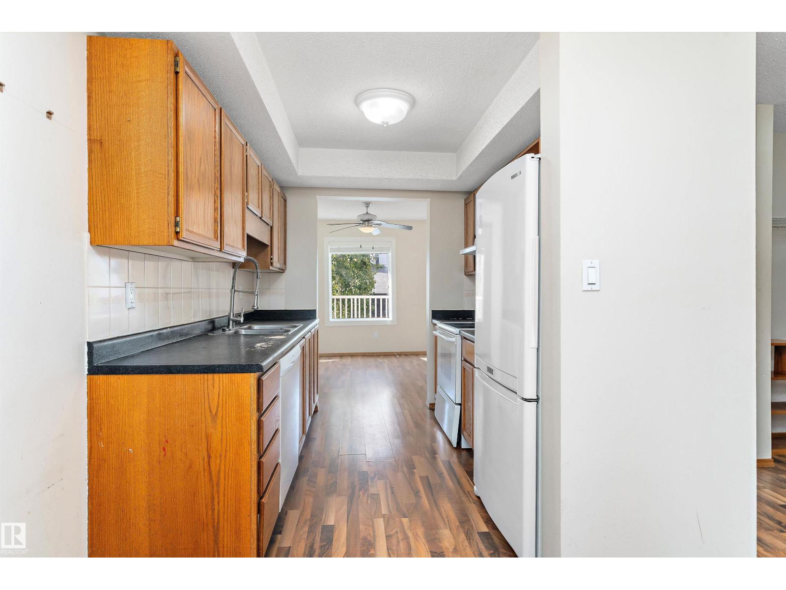 Photo 11 of 28 3520 60 St Nw, Edmonton AB