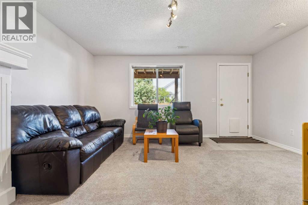 Single Family House for Sale in  Hidden Spring Close NW Hidden Valley Calgary 