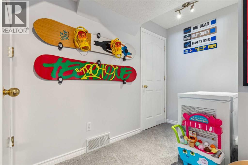 Single Family House for Sale in  Hidden Spring Close NW Hidden Valley Calgary 