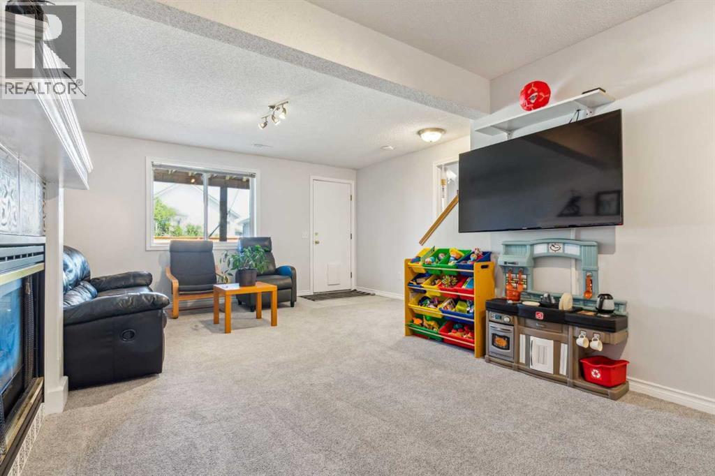 Single Family House for Sale in  Hidden Spring Close NW Hidden Valley Calgary 