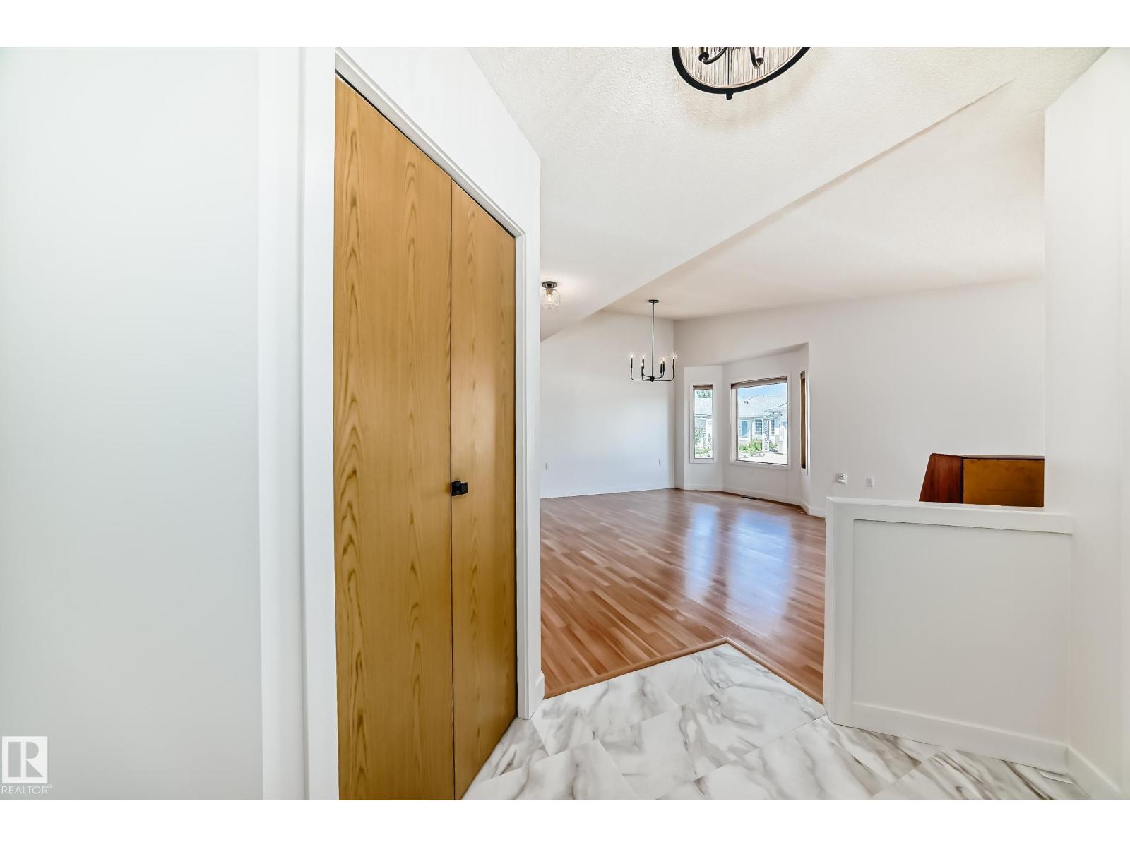 Photo 4 of 15571 59 A St Nw, Edmonton AB