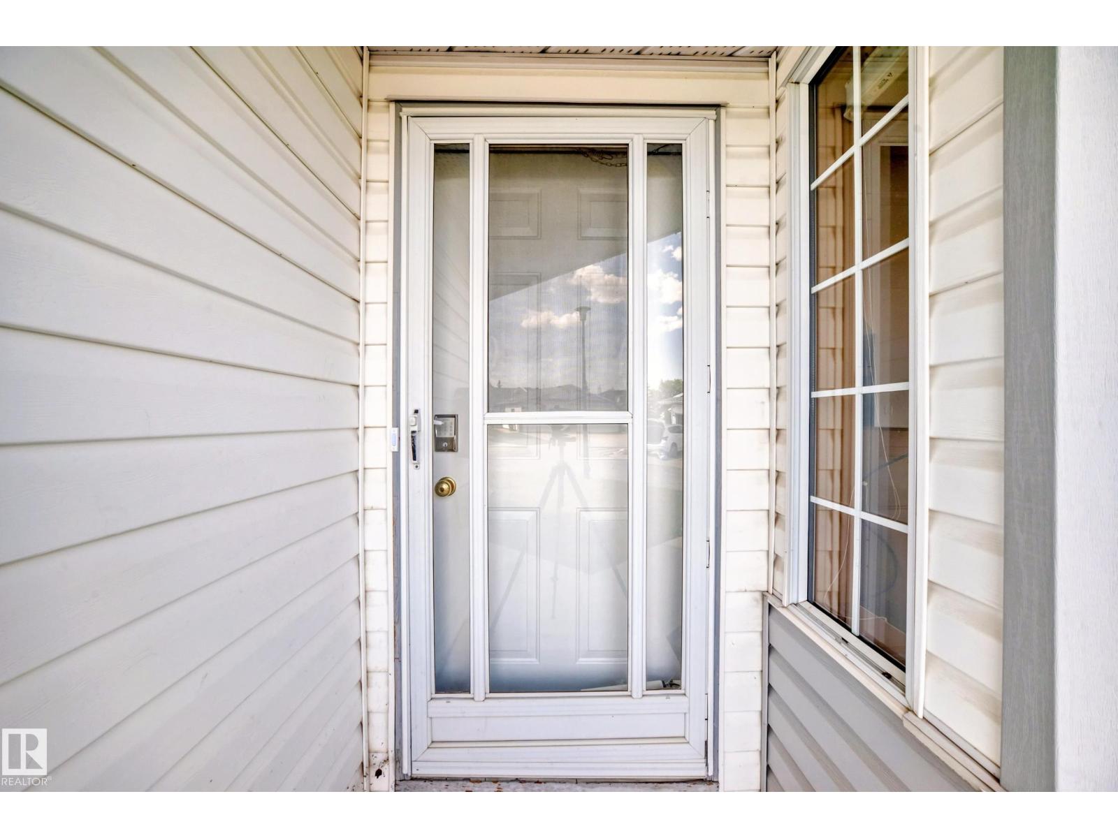 Photo 2 of 15571 59 A St Nw, Edmonton AB