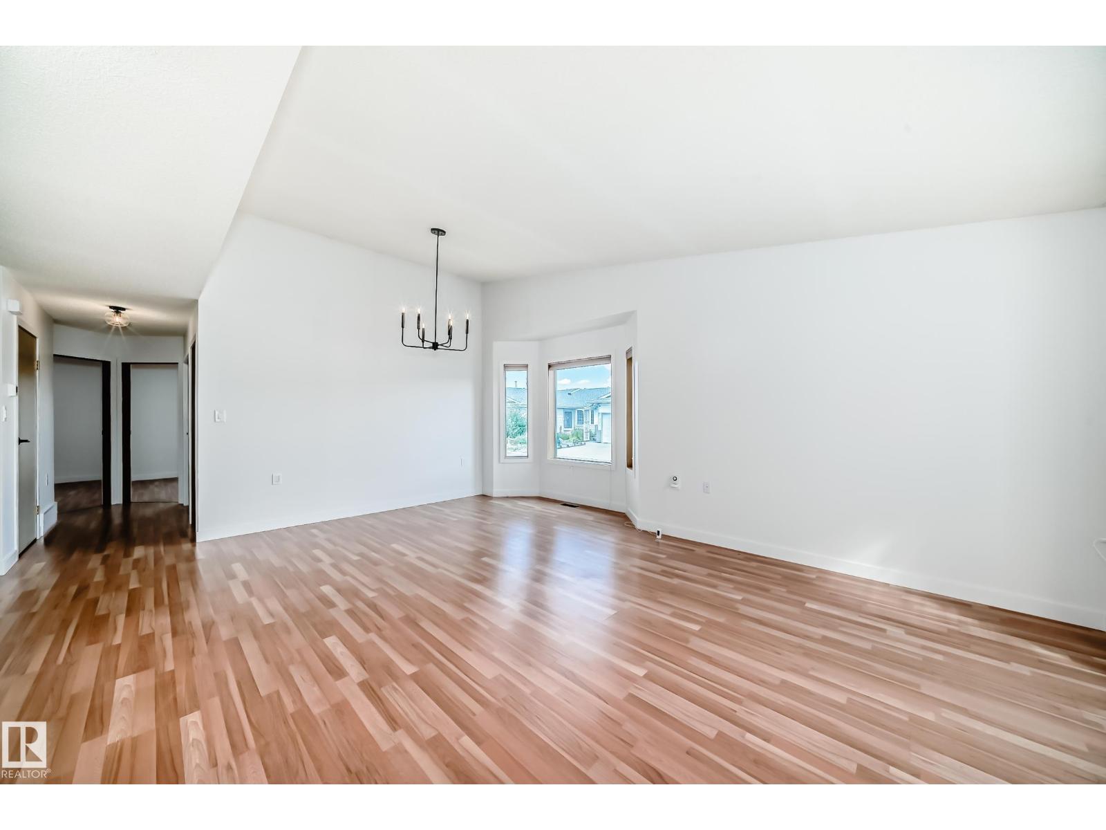 Photo 13 of 15571 59 A St Nw, Edmonton AB