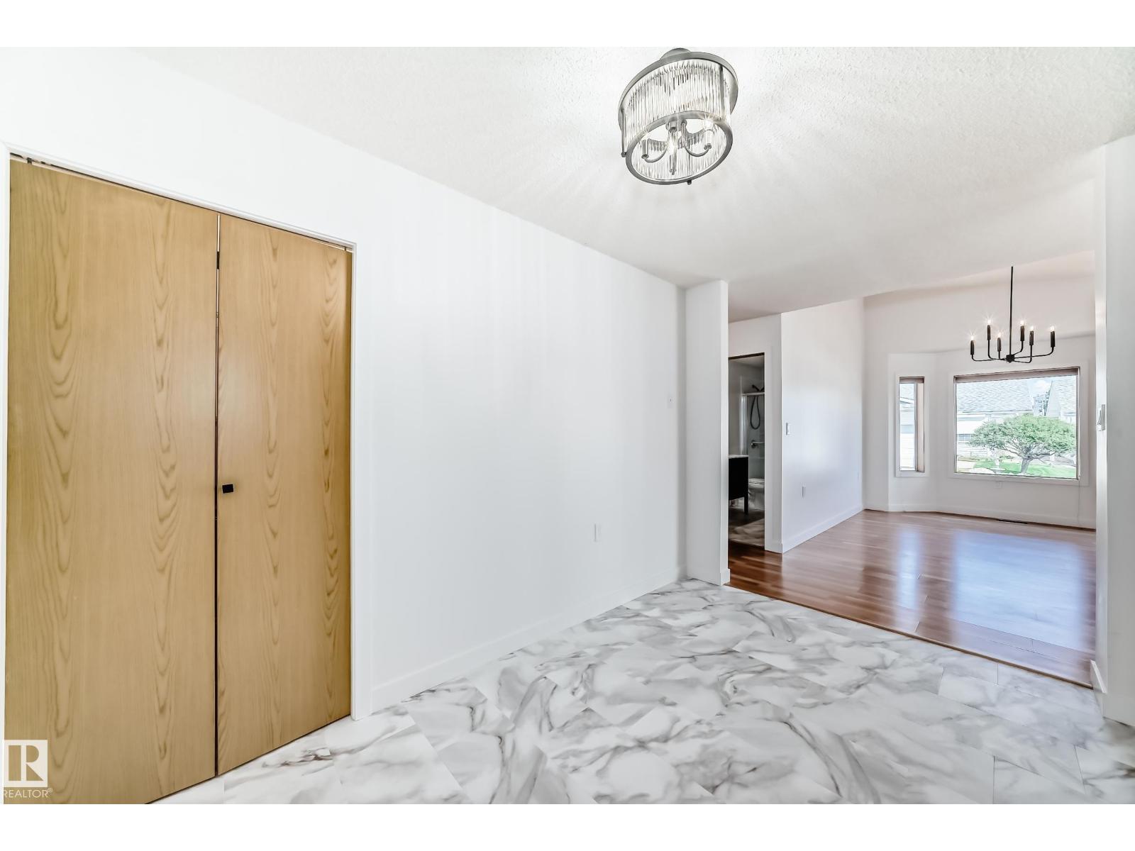 Photo 17 of 15571 59 A St Nw, Edmonton AB