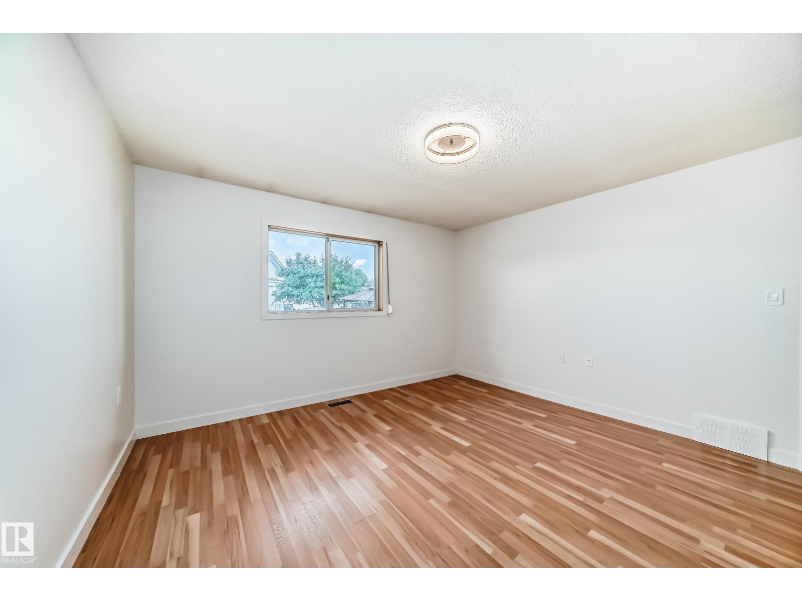 Photo 22 of 15571 59 A St Nw, Edmonton AB