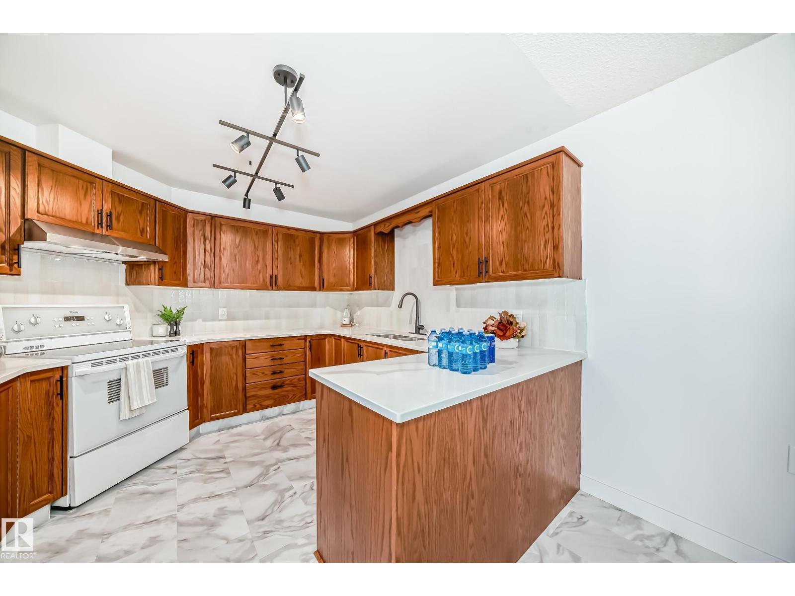 Photo 7 of 15571 59 A St Nw, Edmonton AB
