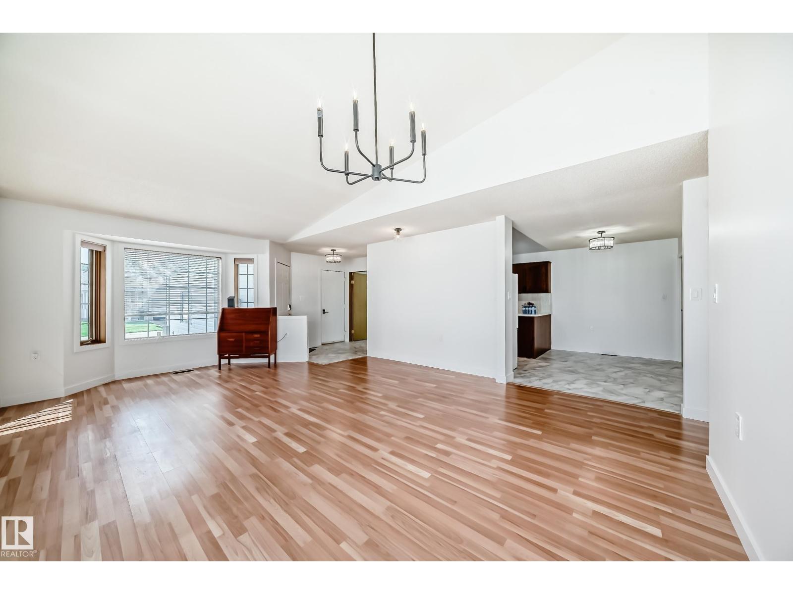 Photo 15 of 15571 59 A St Nw, Edmonton AB