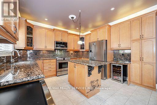 Photo 12 of 6 Hugo Road, Brampton ON