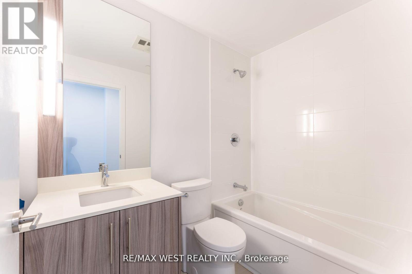 Photo 7 of 307 215 Veterans Drive, Brampton ON