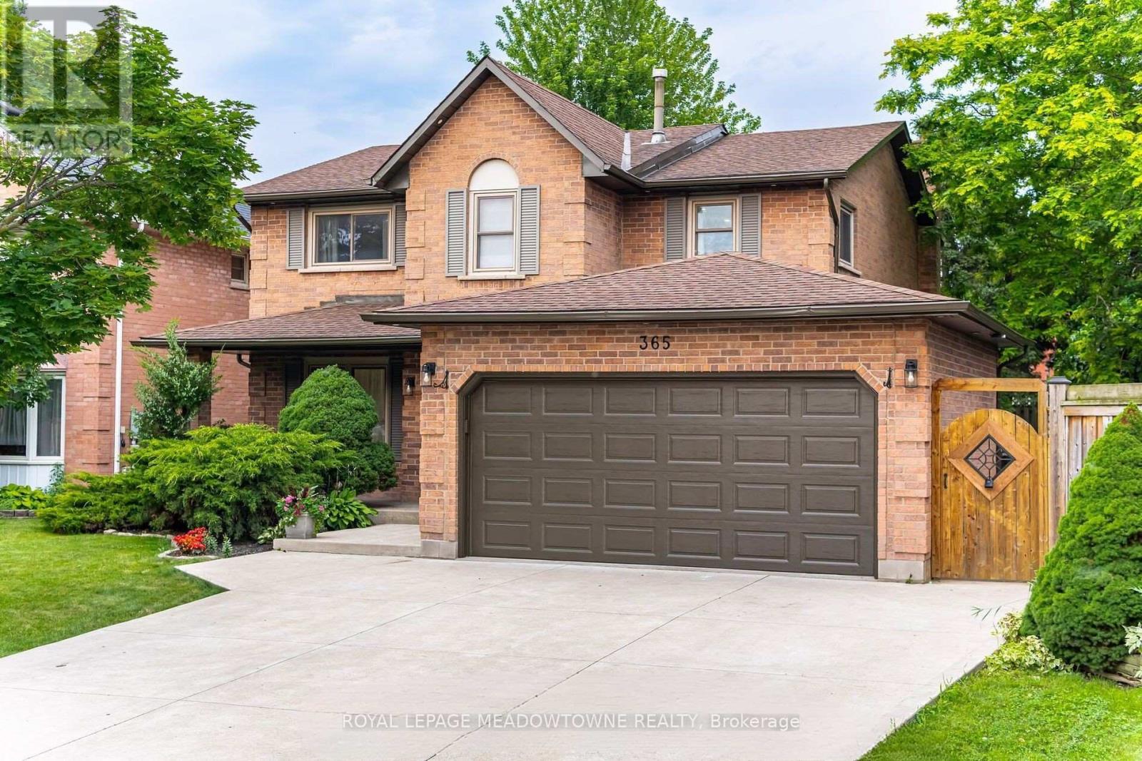Photo 3 of 365 Celtic Drive, Hamilton ON