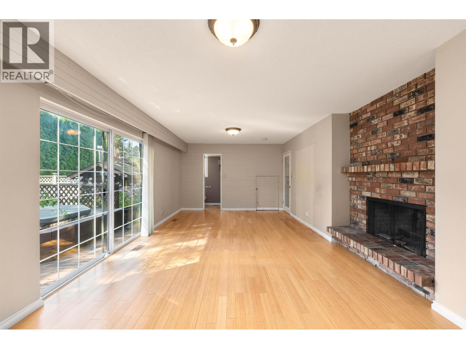 Photo 5 of 5270 1 Avenue, Delta BC