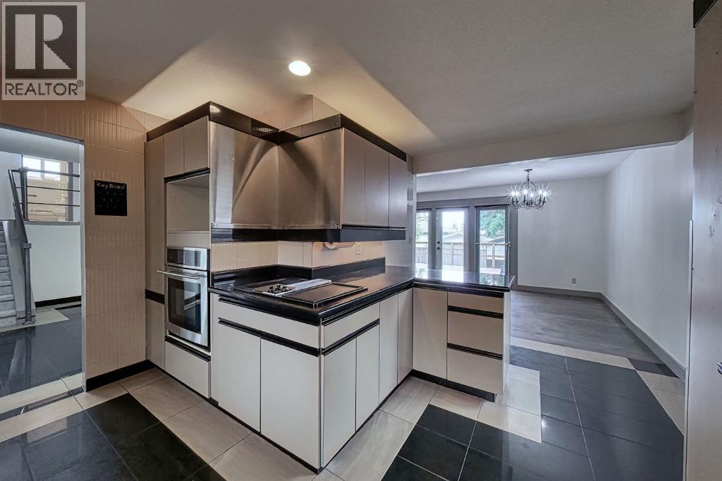 Photo 15 of 11147 Southdale Road Sw, Calgary AB