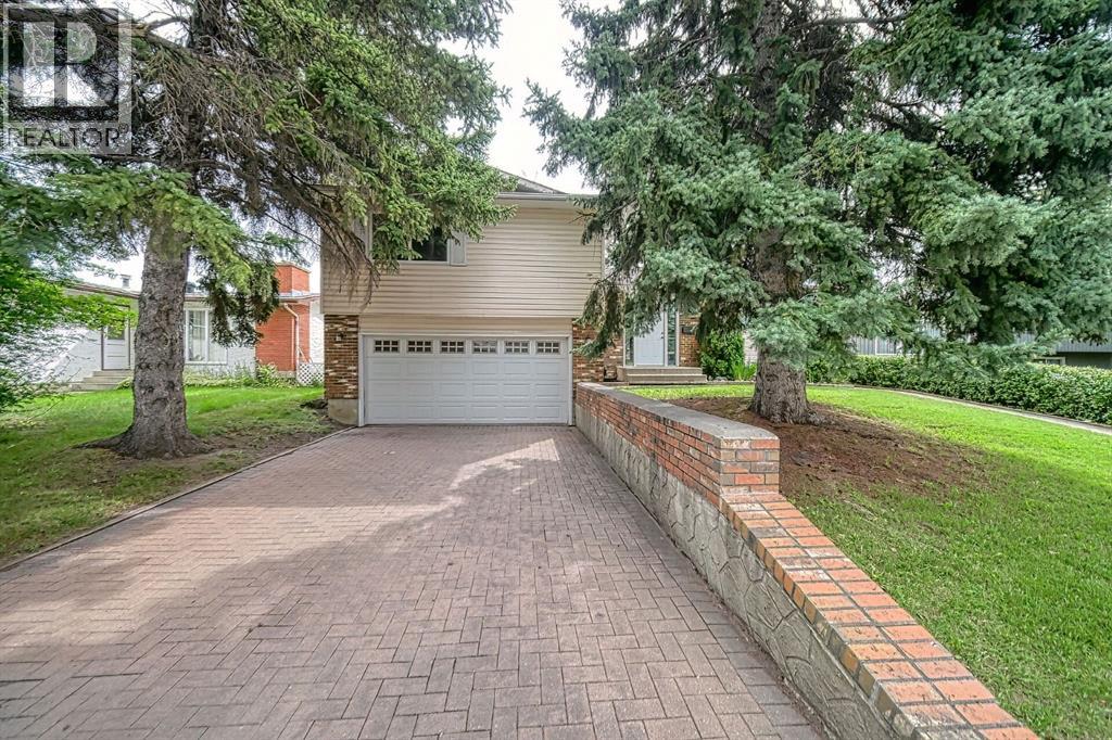 Photo 1 of 11147 Southdale Road Sw, Calgary AB