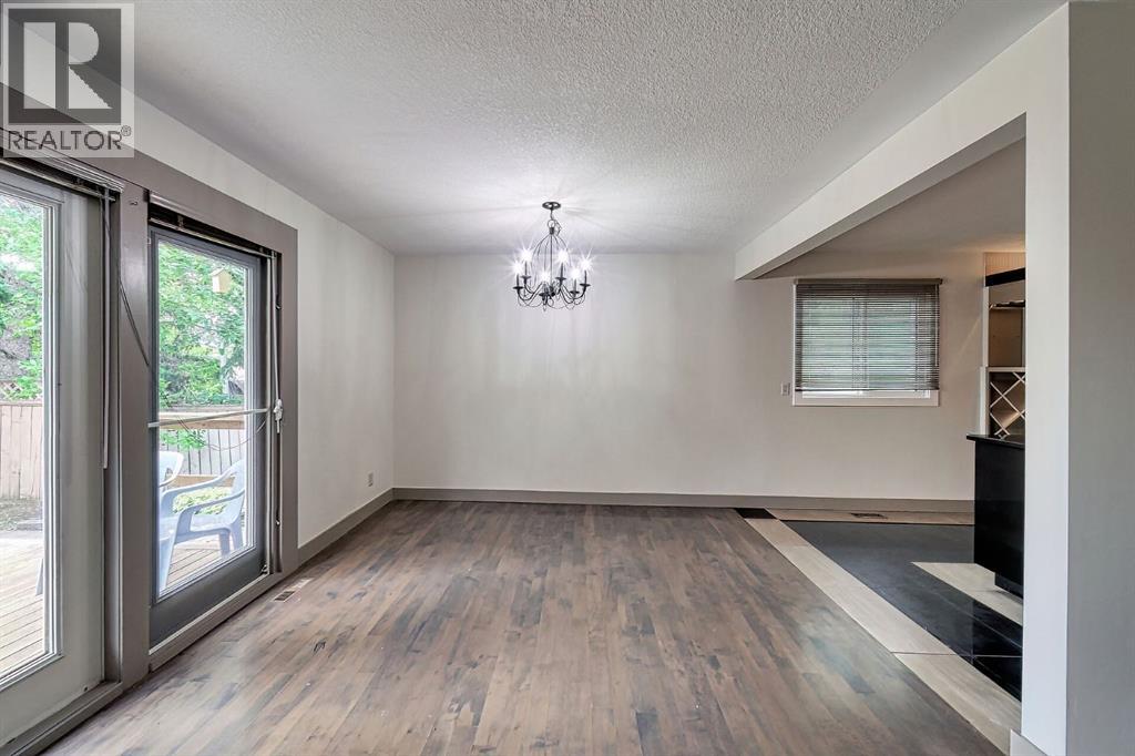 Photo 10 of 11147 Southdale Road Sw, Calgary AB