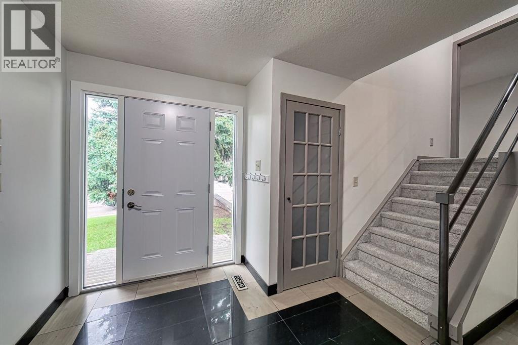 Photo 5 of 11147 Southdale Road Sw, Calgary AB