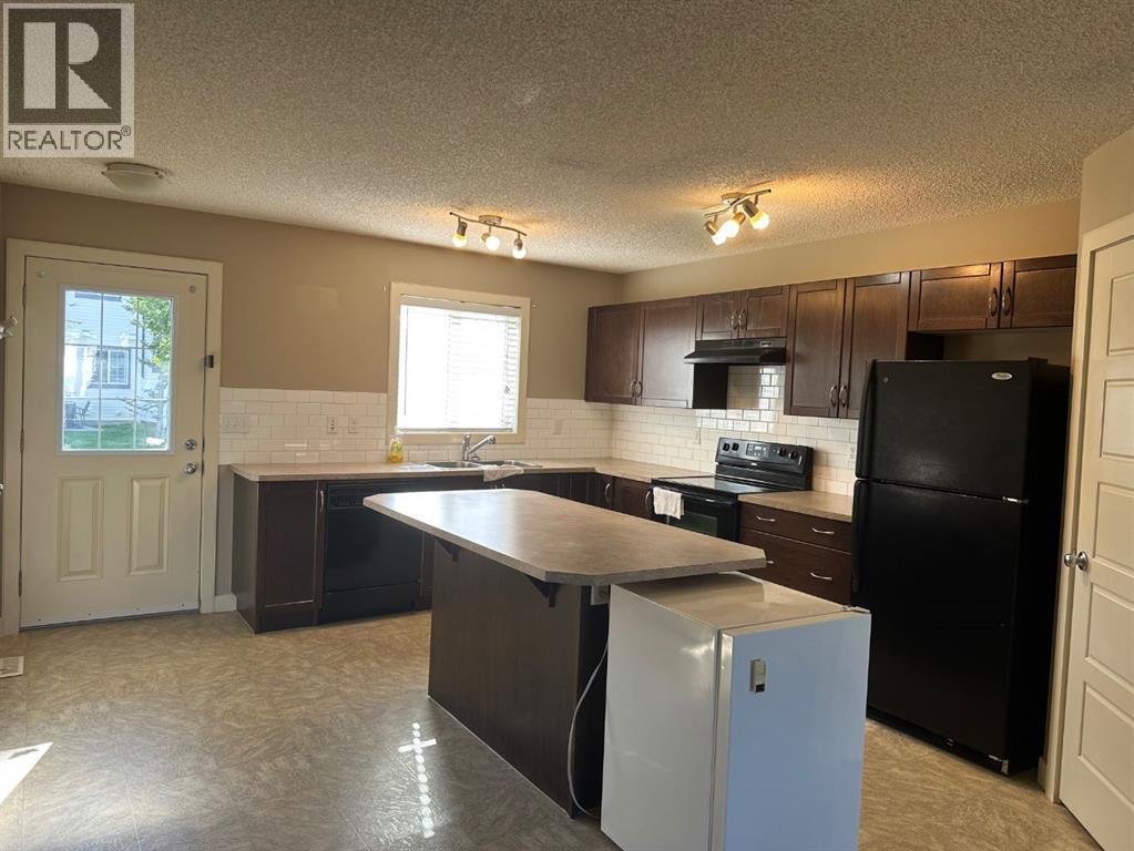 Photo 3 of 571 Panatella Boulevard Nw, Calgary AB