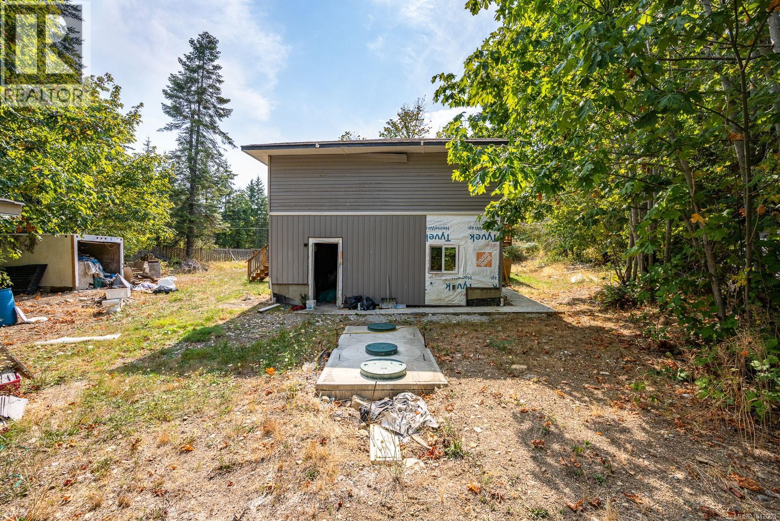 Photo 11 of 7390 Cougar Smith Rd, Fanny Bay BC