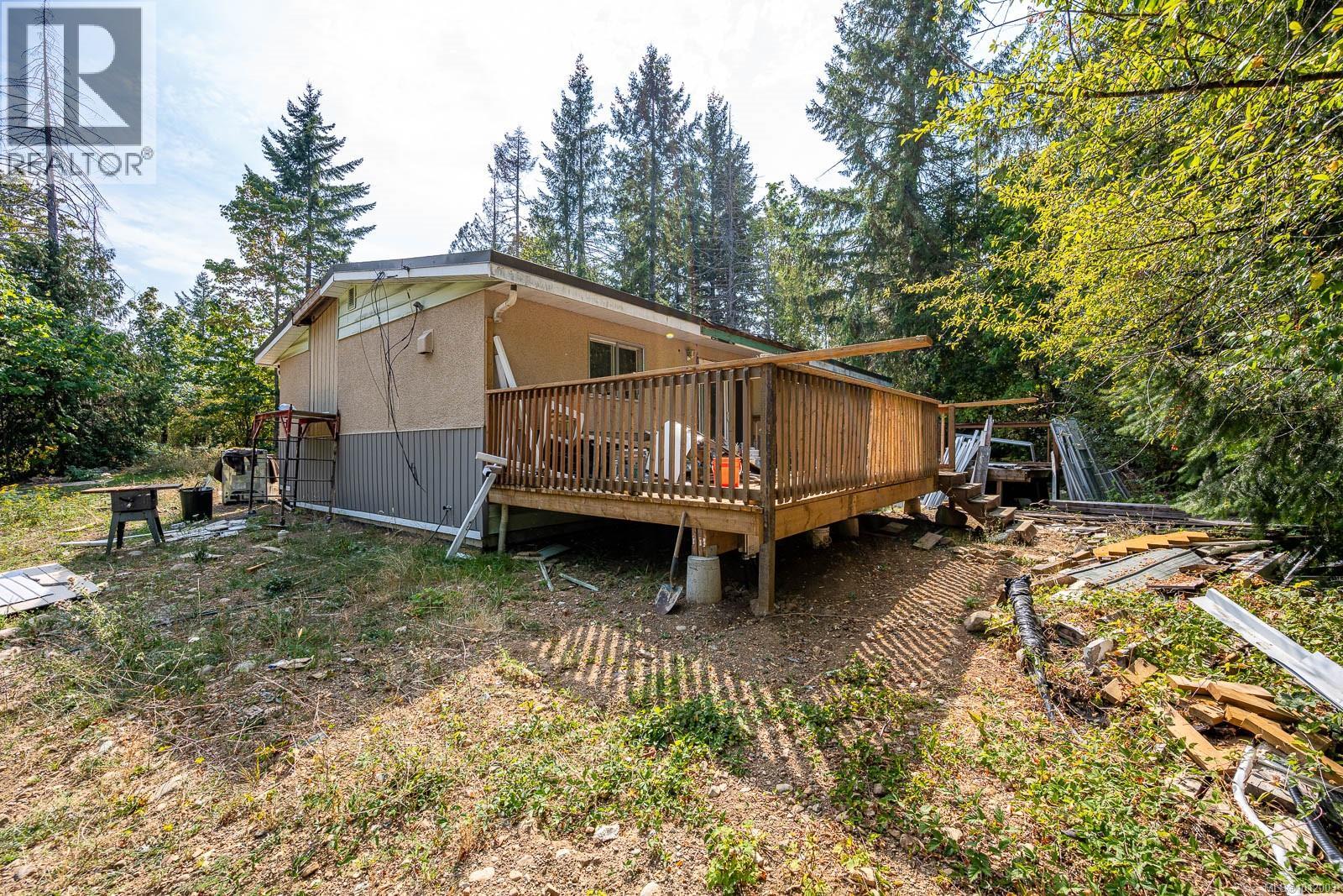 Photo 16 of 7390 Cougar Smith Rd, Fanny Bay BC