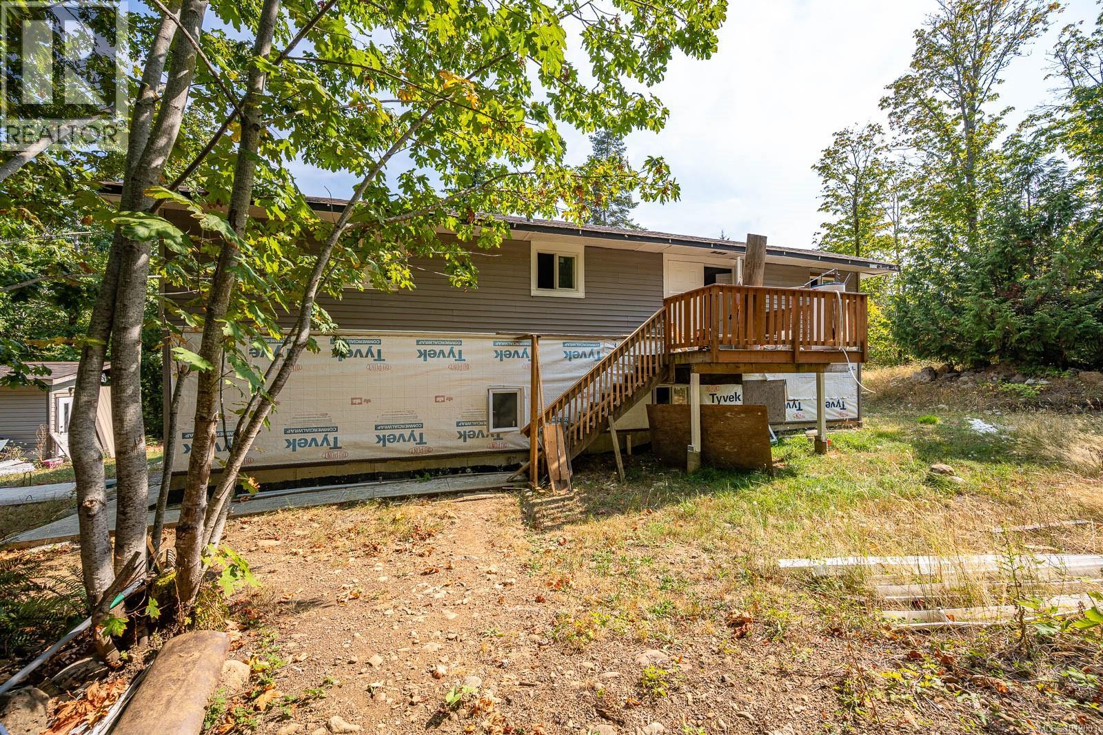 Photo 5 of 7390 Cougar Smith Rd, Fanny Bay BC
