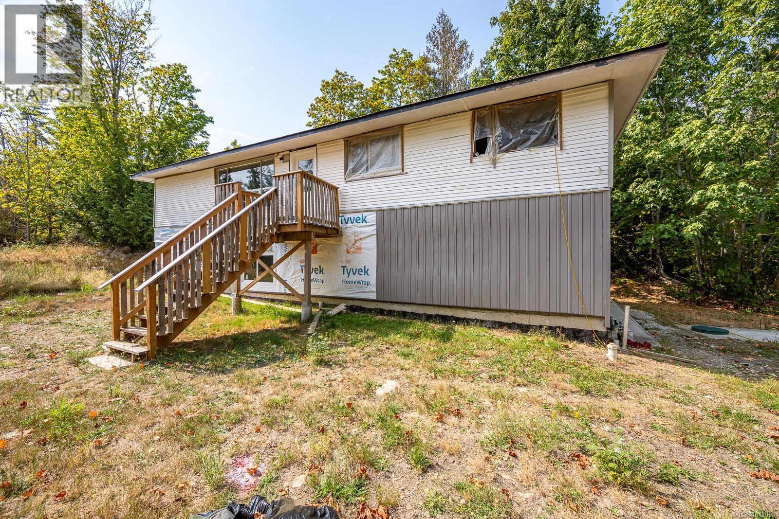 Photo 6 of 7390 Cougar Smith Rd, Fanny Bay BC