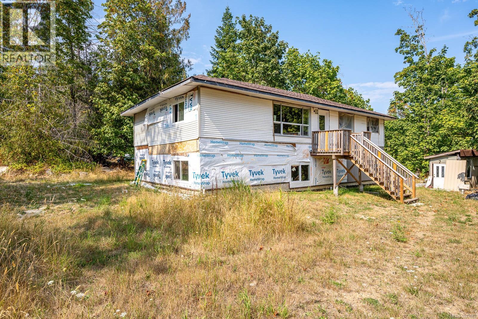 Photo 8 of 7390 Cougar Smith Rd, Fanny Bay BC