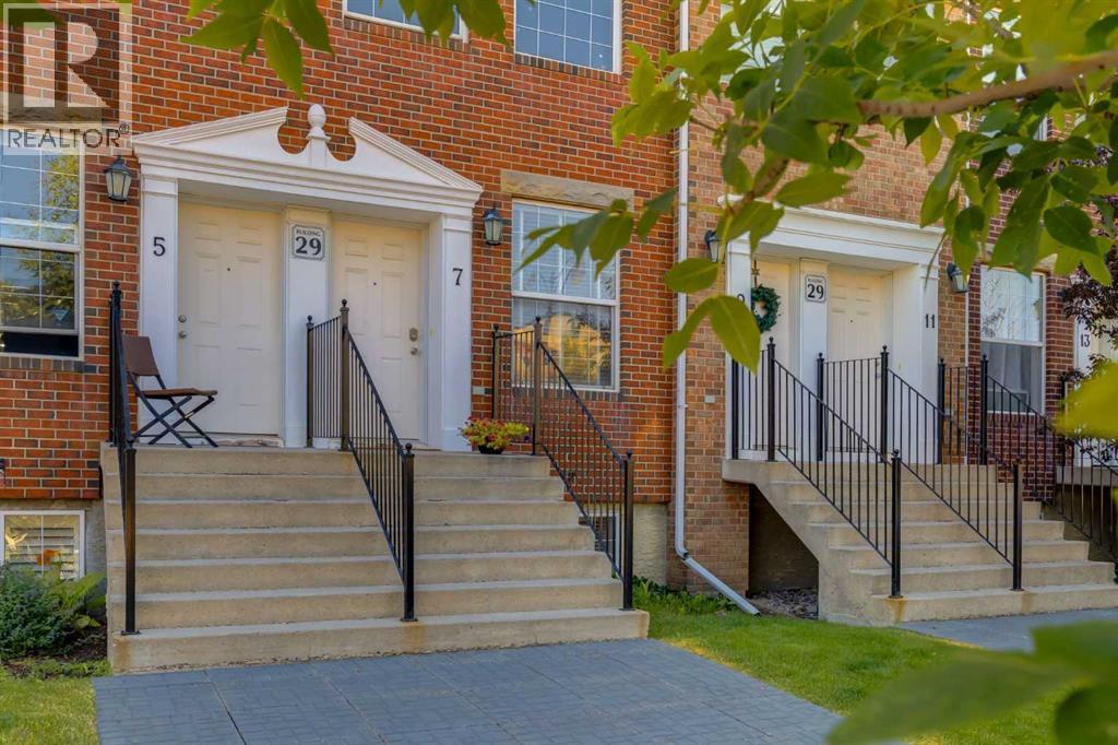 Photo 2 of 7 29 Springborough Boulevard Sw, Calgary AB
