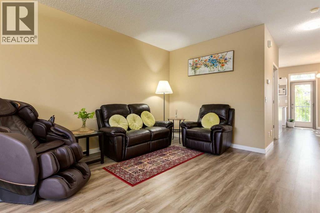 Photo 5 of 7 29 Springborough Boulevard Sw, Calgary AB