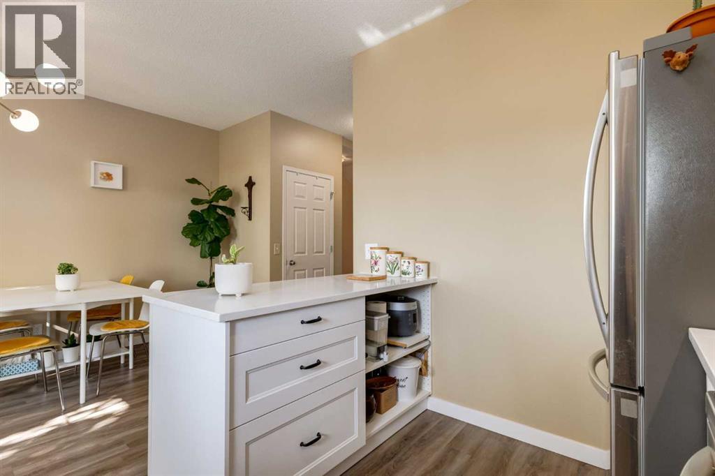 Photo 12 of 7 29 Springborough Boulevard Sw, Calgary AB