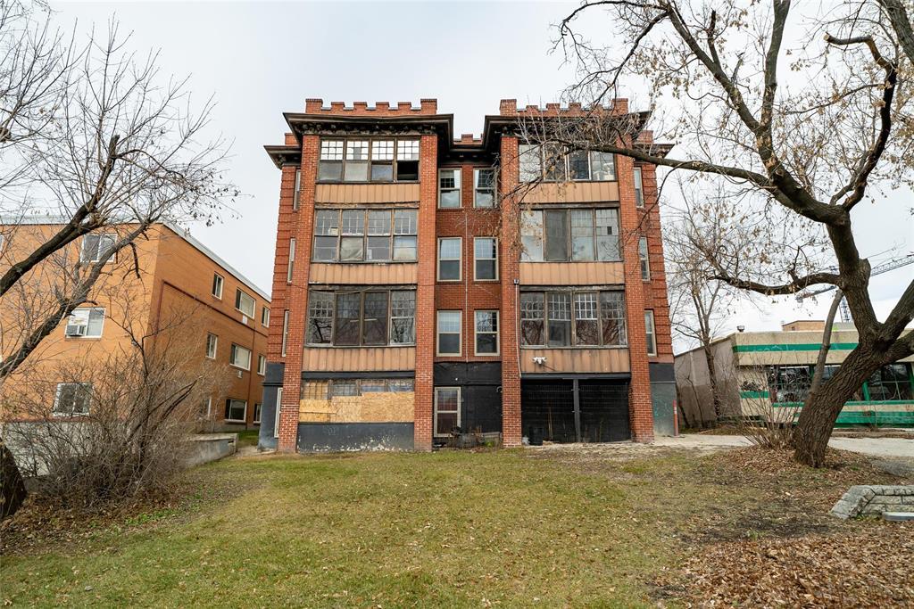Photo 1 of 28 Woodrow Place, Winnipeg MB