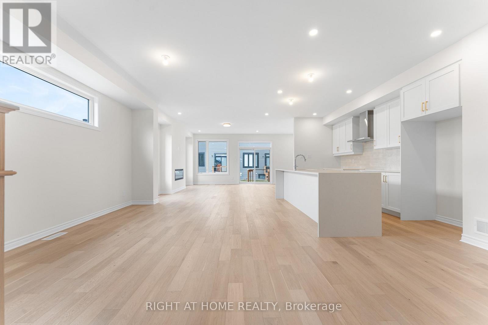Photo 10 of 118 Lumen Place, Ottawa ON