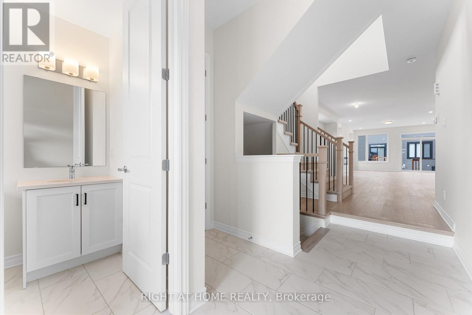 Photo 7 of 118 Lumen Place, Ottawa ON