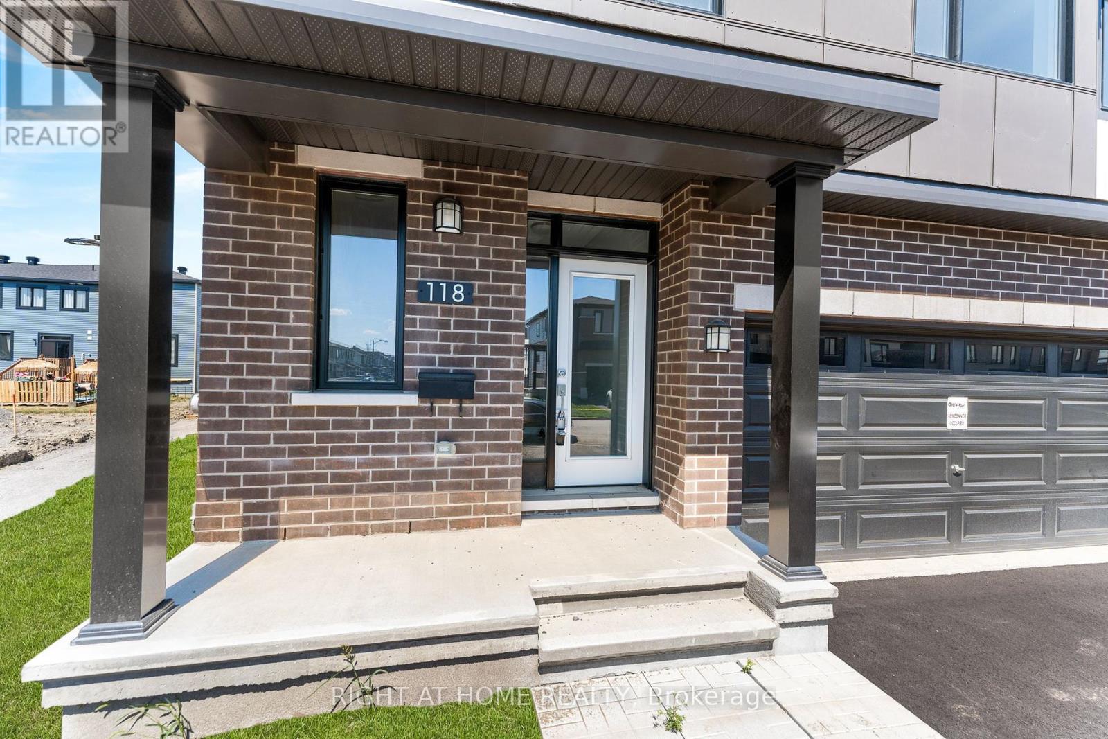 Photo 5 of 118 Lumen Place, Ottawa ON