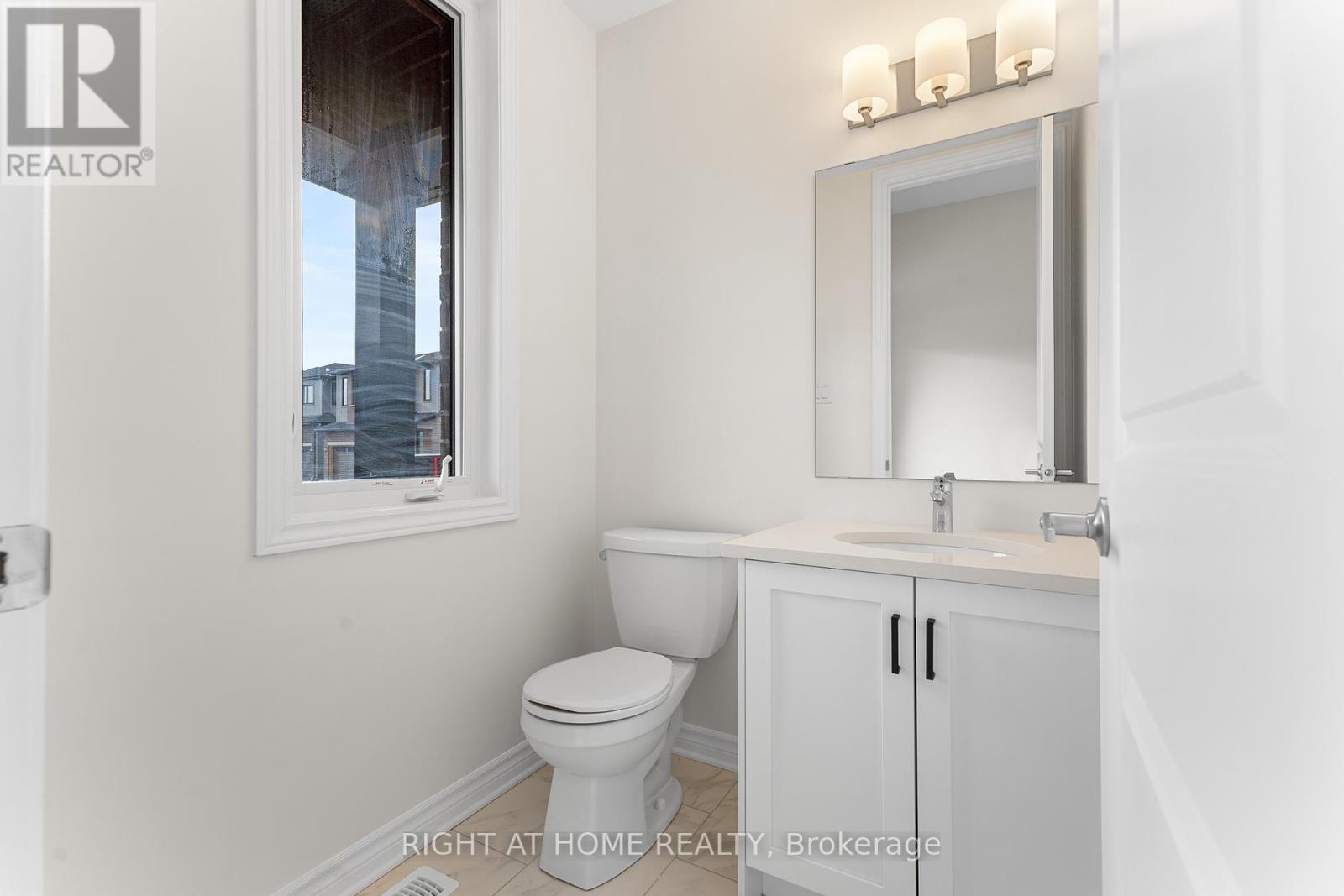 Photo 8 of 118 Lumen Place, Ottawa ON