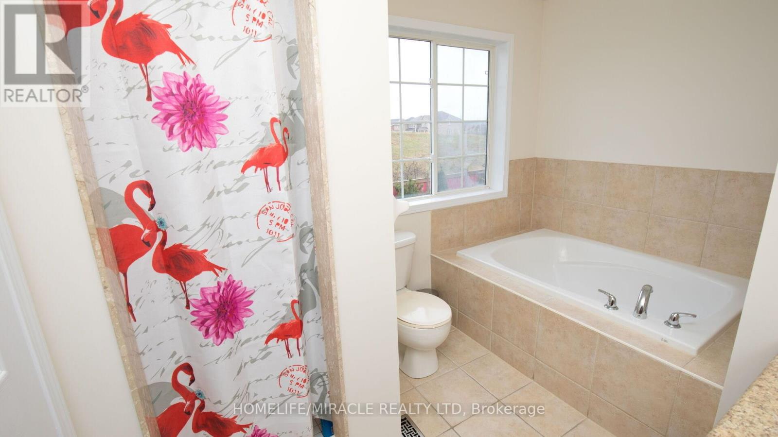 Photo 11 of 118 Owlridge Drive, Brampton ON