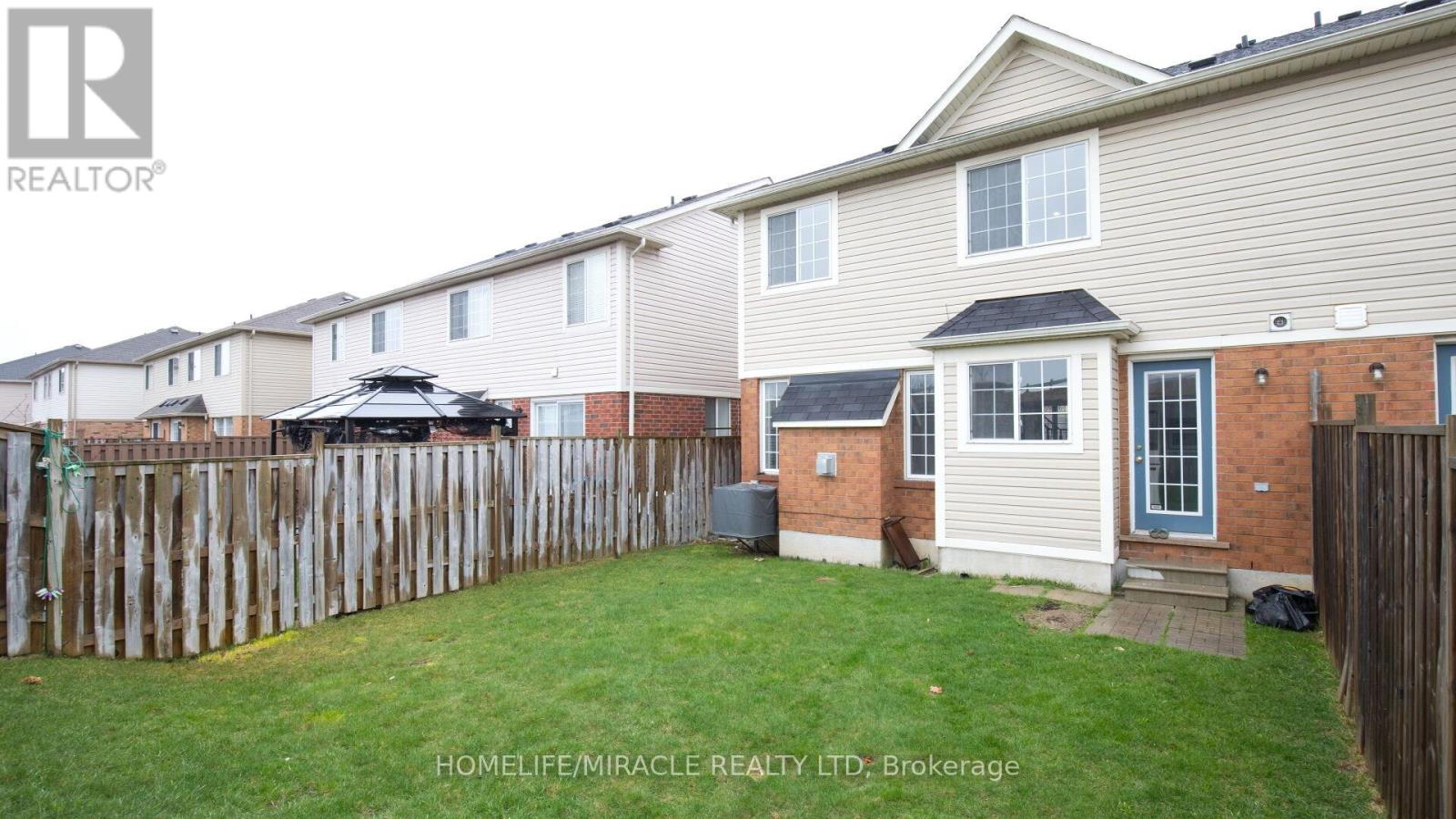 Photo 15 of 118 Owlridge Drive, Brampton ON