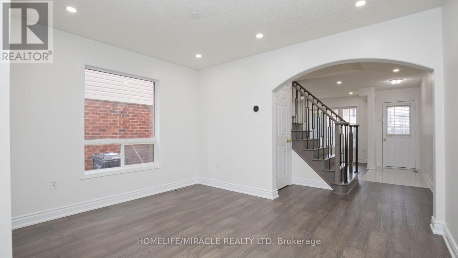 Photo 3 of 118 Owlridge Drive, Brampton ON