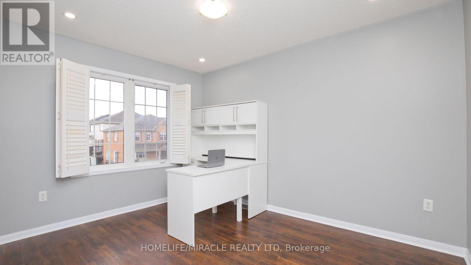 Photo 5 of 118 Owlridge Drive, Brampton ON