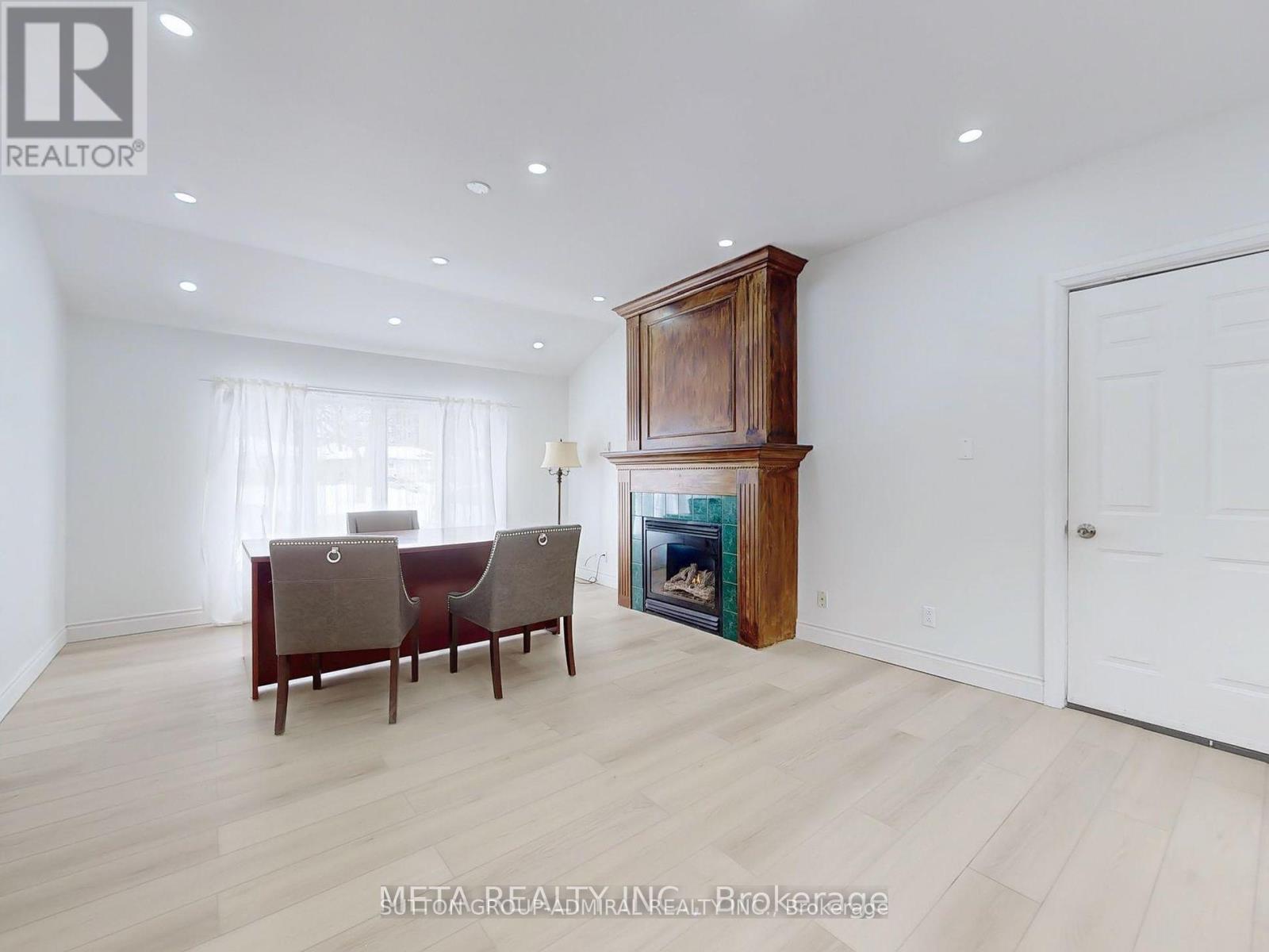 Photo 2 of 696 Jasmine Crescent, Oshawa ON