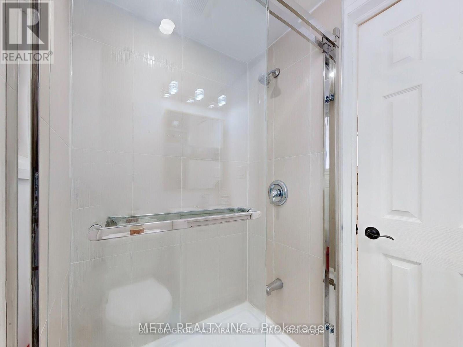 Photo 13 of 696 Jasmine Crescent, Oshawa ON