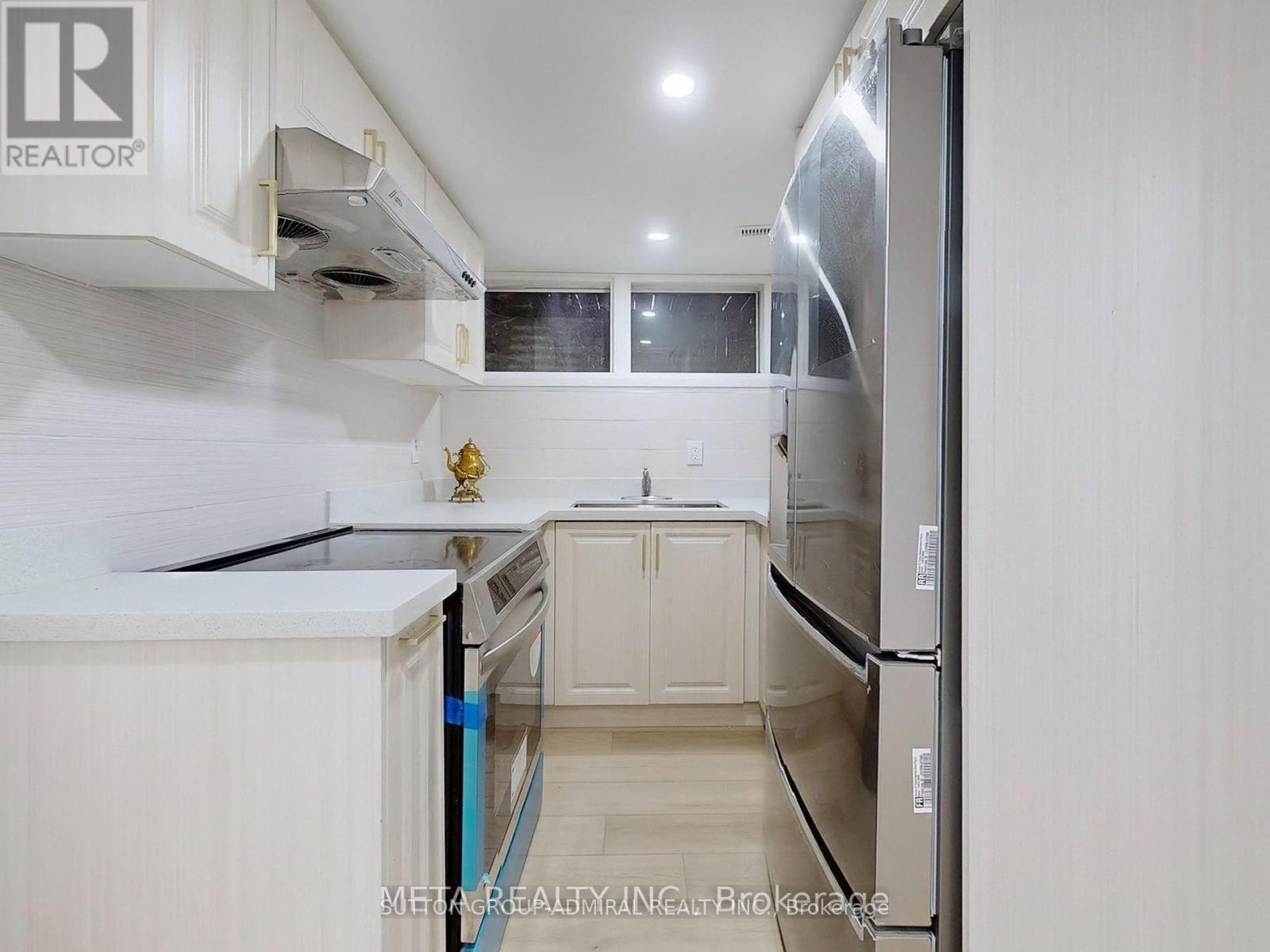 Photo 33 of 696 Jasmine Crescent, Oshawa ON