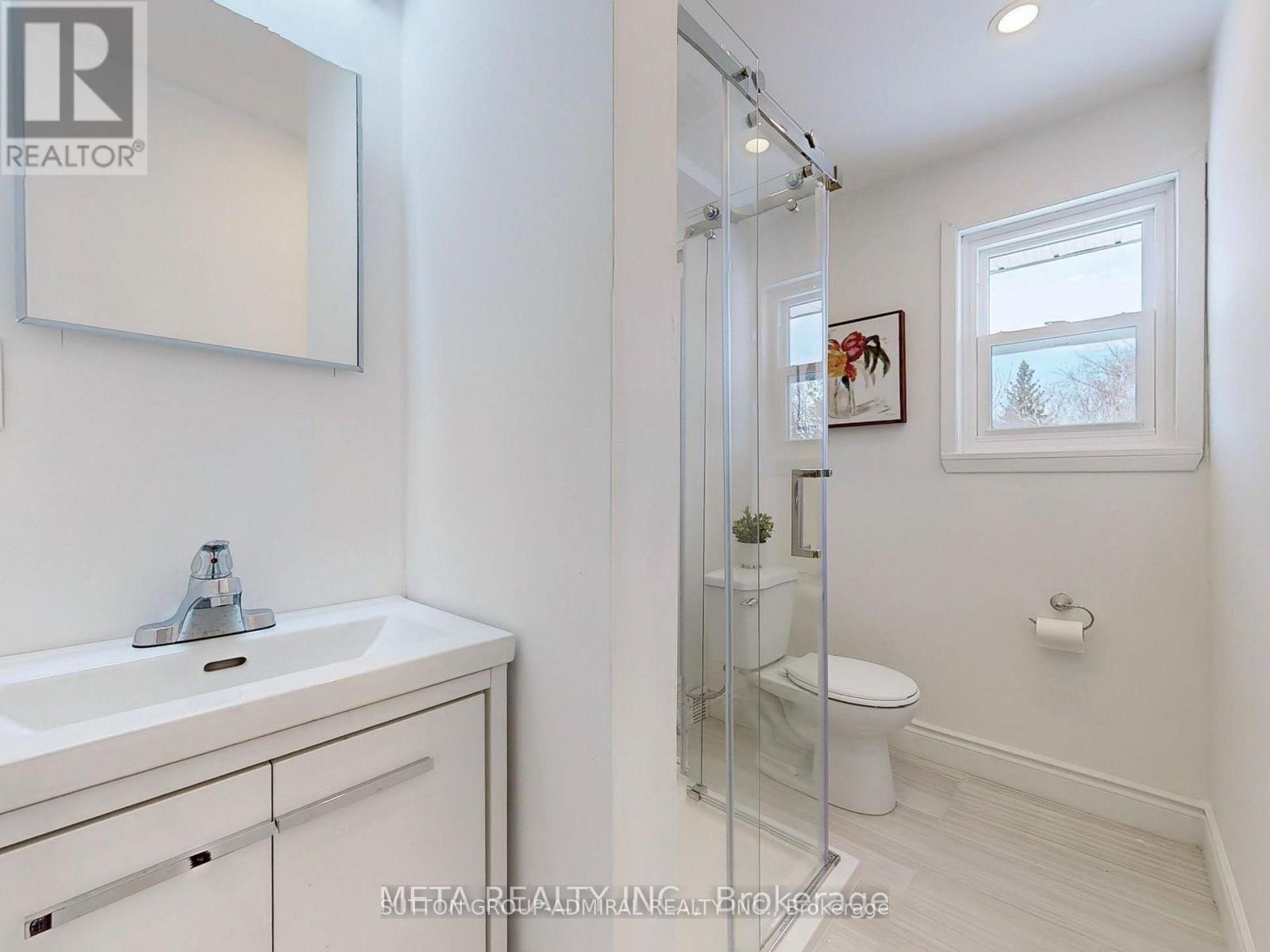 Photo 40 of 696 Jasmine Crescent, Oshawa ON