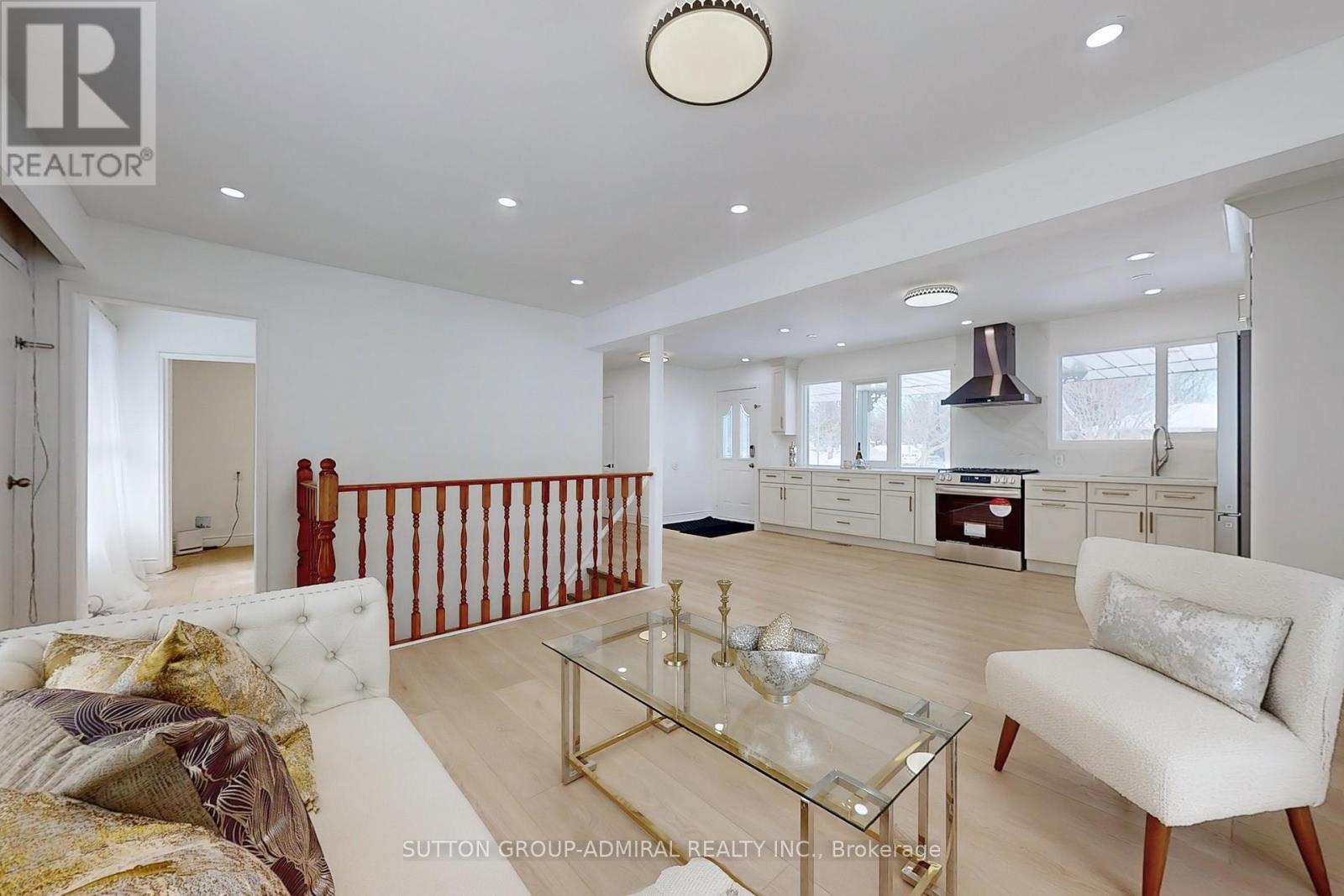 Photo 5 of 696 Jasmine Crescent, Oshawa ON