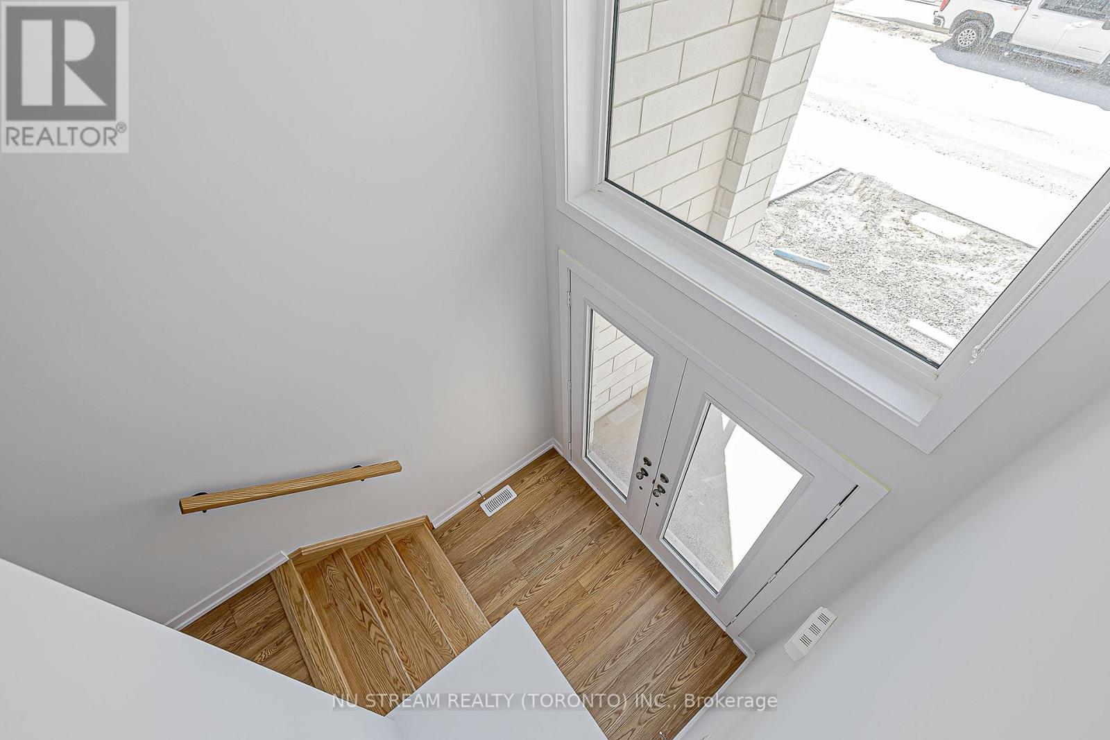 Photo 4 of 10 Danielle Moore Circle N, Toronto ON