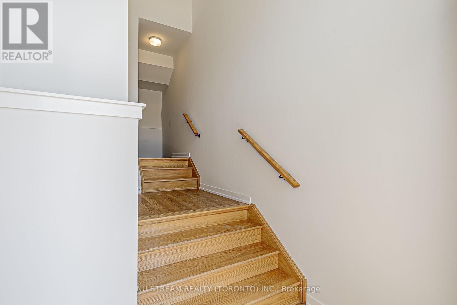Photo 6 of 10 Danielle Moore Circle N, Toronto ON