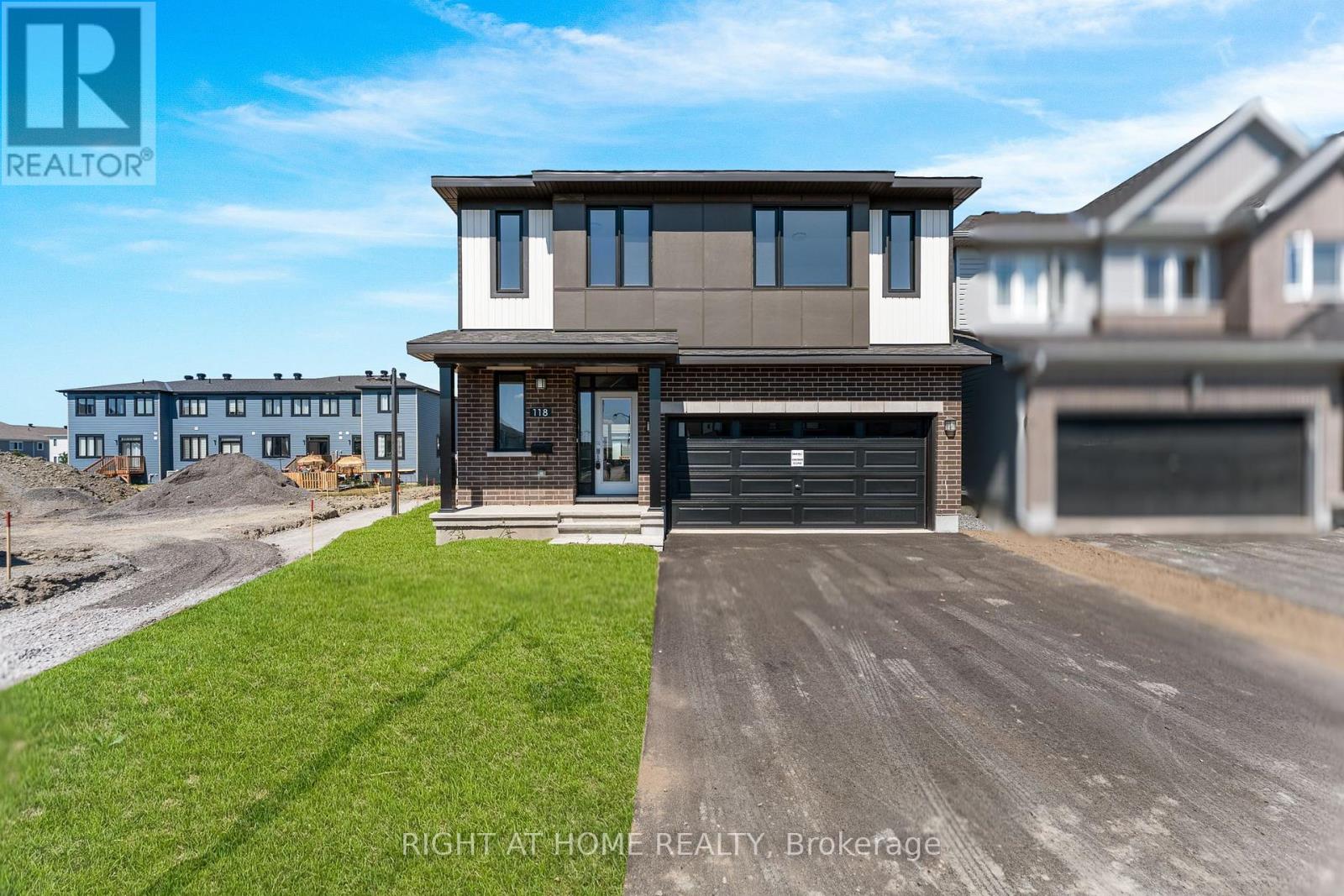 Photo 2 of 118 Lumen Place, Ottawa ON