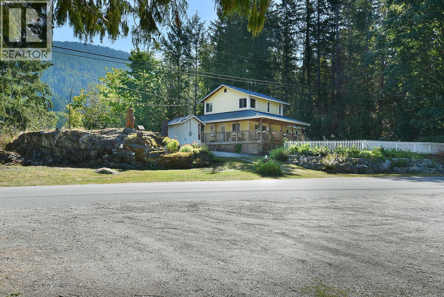 12886 LAGOON ROAD, Madeira Park
