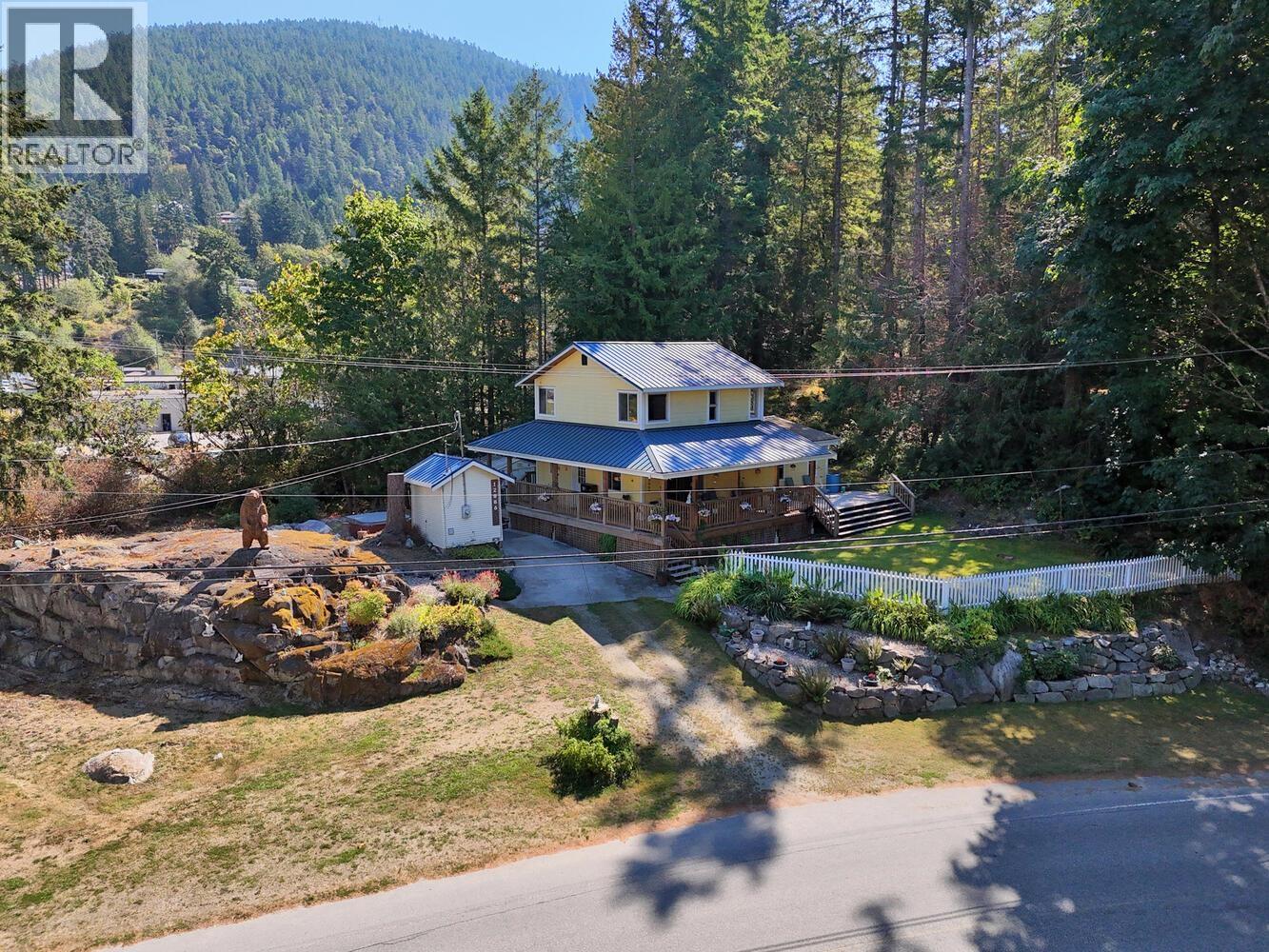 12886 LAGOON ROAD, Madeira Park