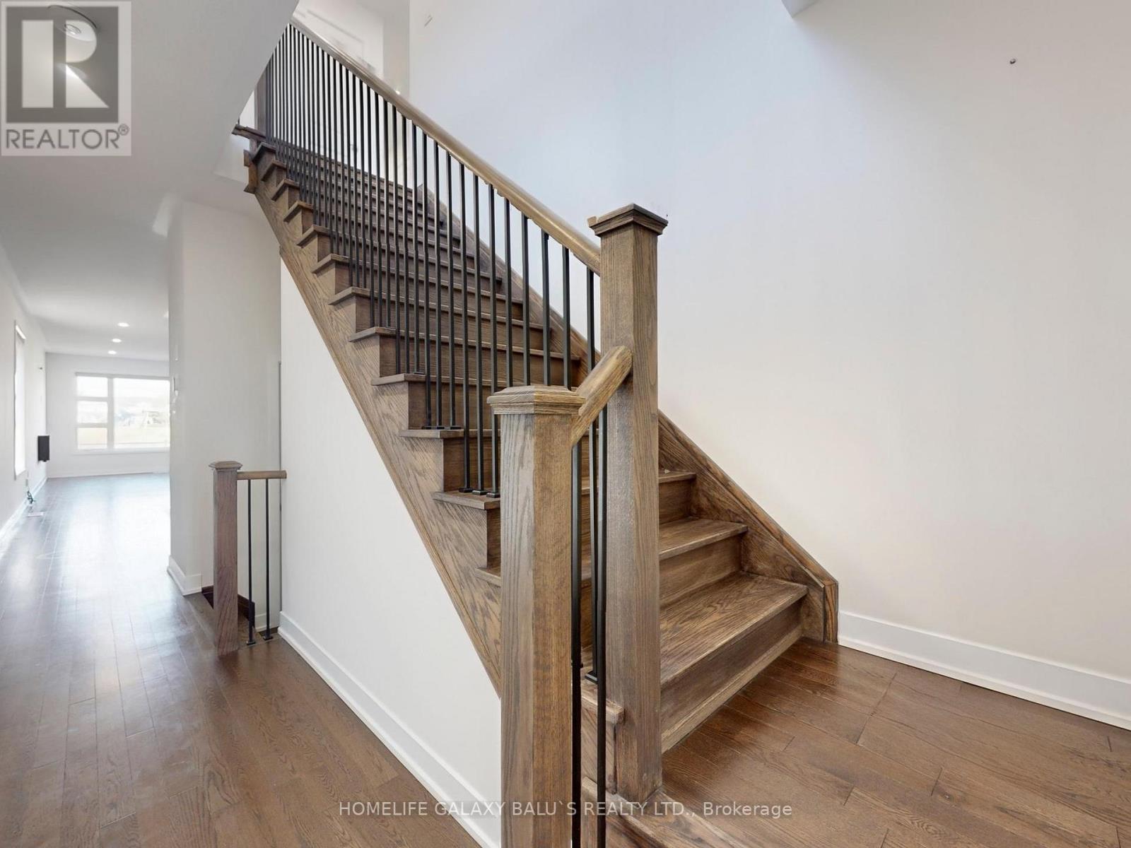 Photo 16 of 90 Donald Fleming Way, Whitby ON