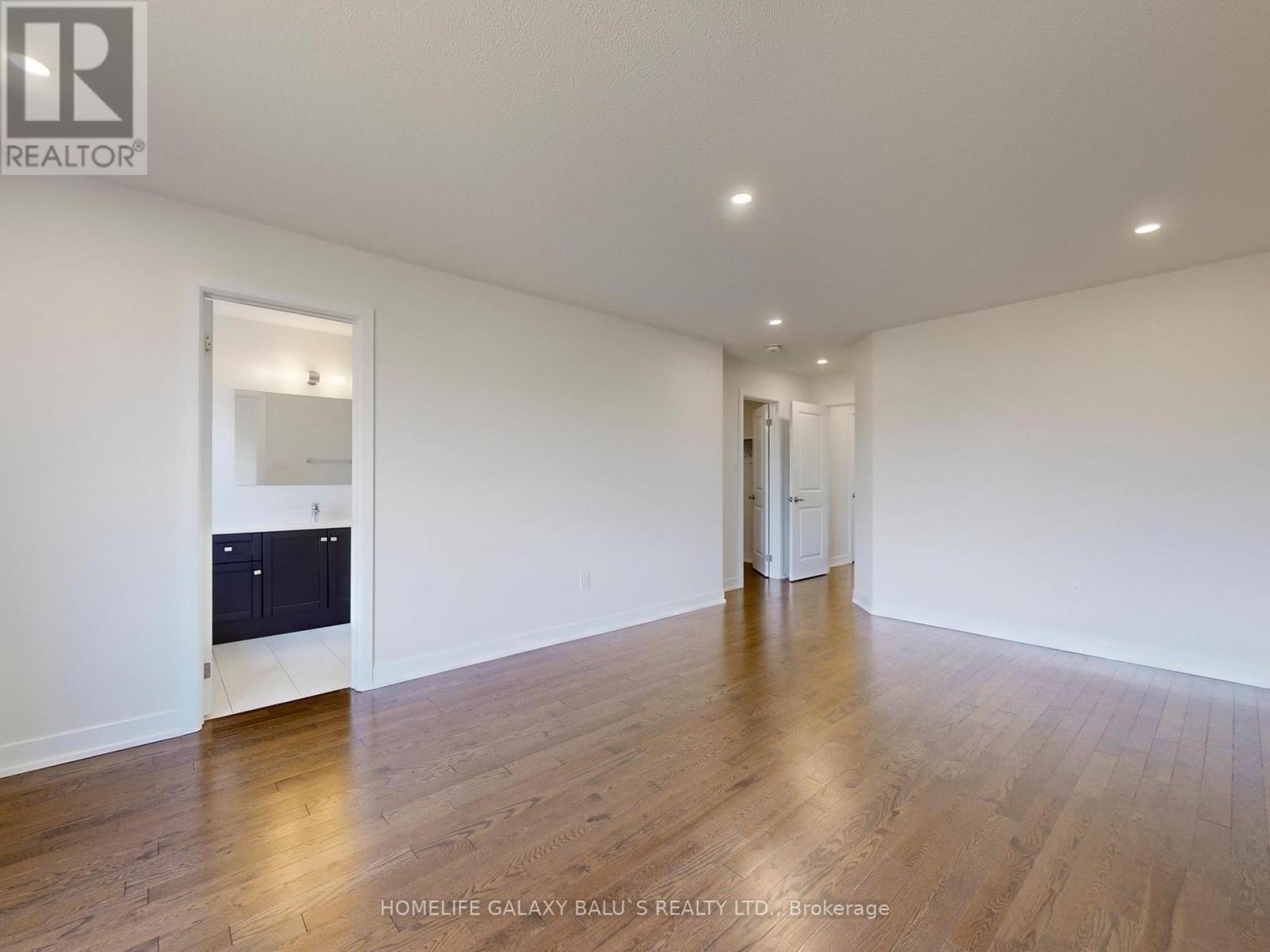 Photo 19 of 90 Donald Fleming Way, Whitby ON